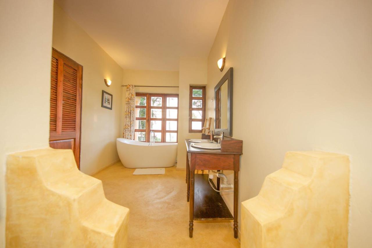 Brovad Sands Lodge Kalangala Bagian luar foto