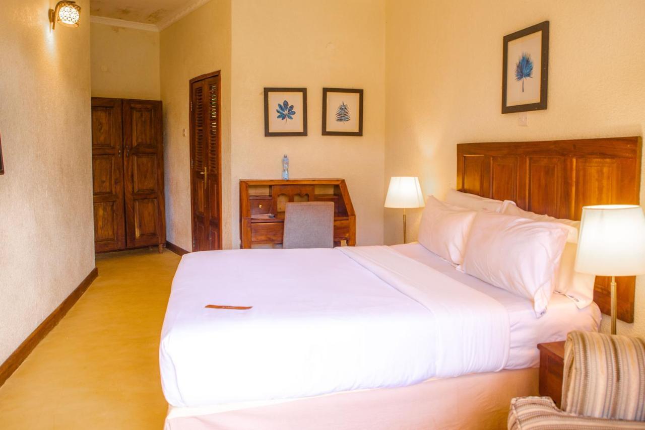 Brovad Sands Lodge Kalangala Bagian luar foto