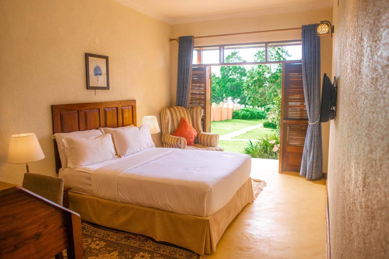 Brovad Sands Lodge Kalangala Bagian luar foto
